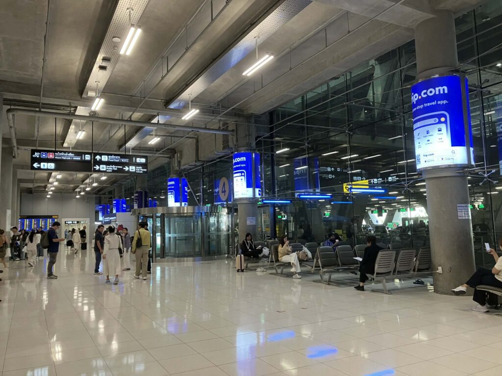 Public lobby area on the 1st floor of Suvarnabhumi Airport with seating and waiting passengers