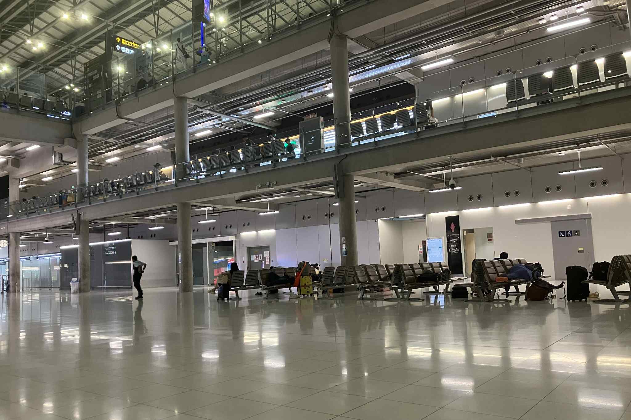 Overnight atmosphere at Suvarnabhumi Airport 2F arrivals level