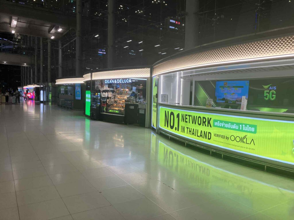 Closed SIM card counters at Suvarnabhumi Airport 2F late at night