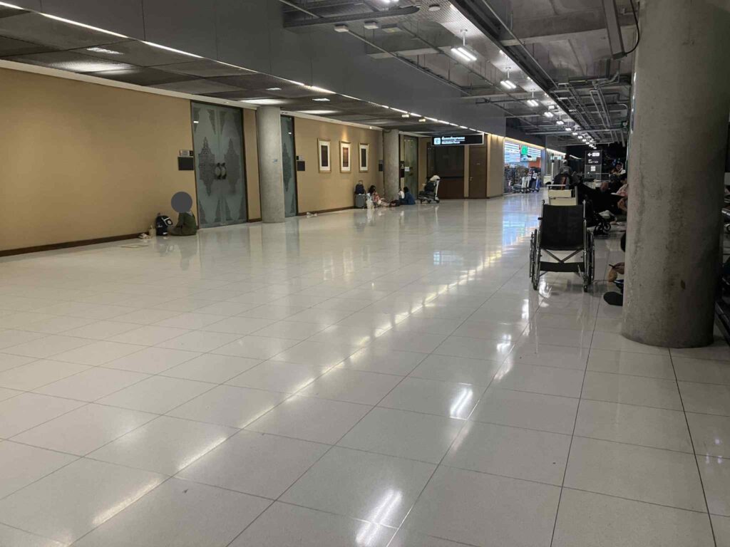 Quiet corridor area at Suvarnabhumi Airport 3F after midnight