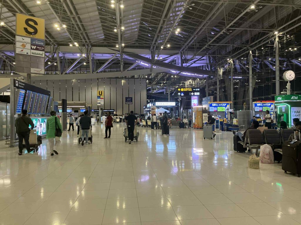 Suvarnabhumi Airport 4F departure hall active during the night