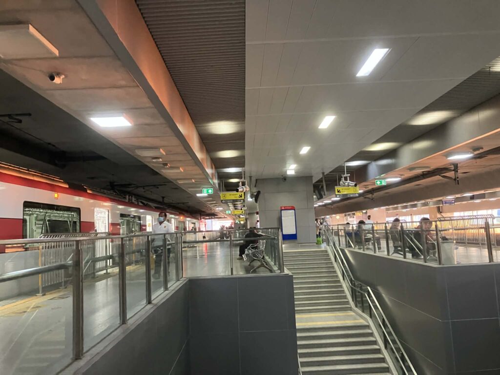 SRT Red Line platform at Bang Sue Station