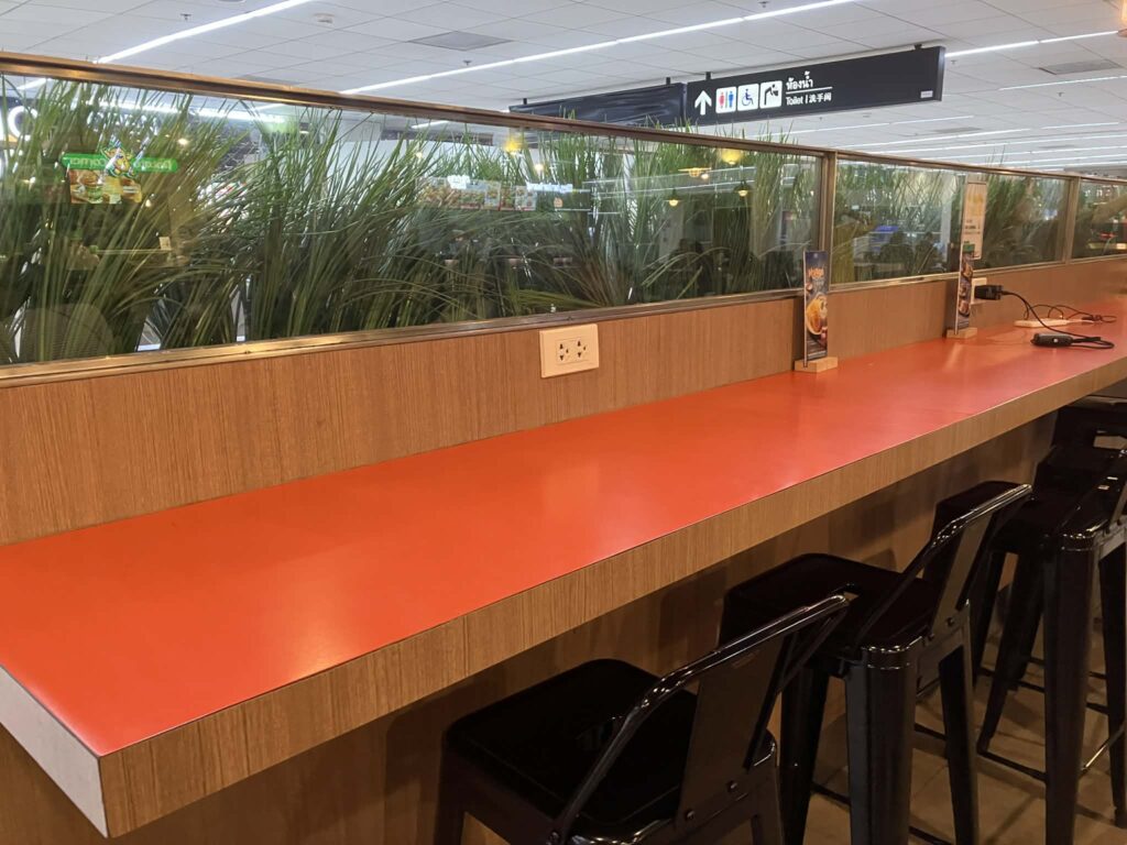 don mueang airport charging counter seats