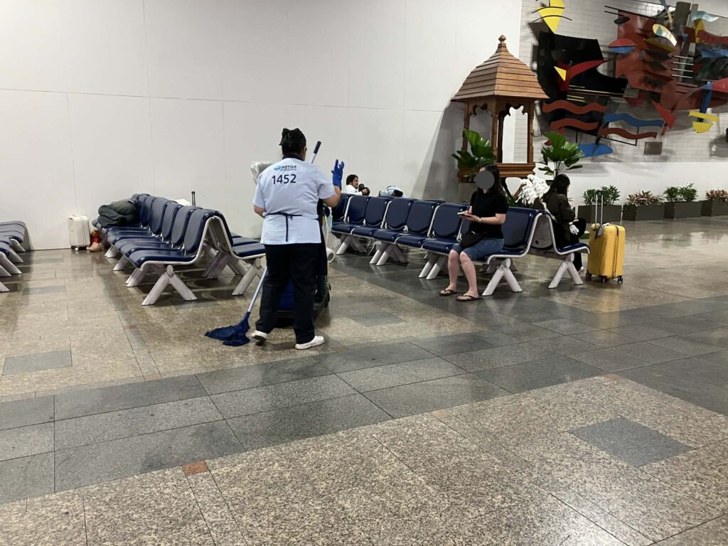 don mueang airport cleaning staff overnight