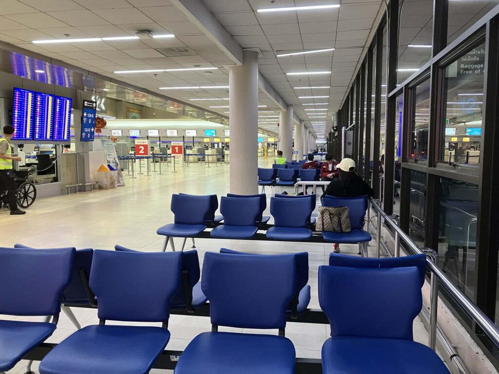 don mueang airport bench without armrests sleeping