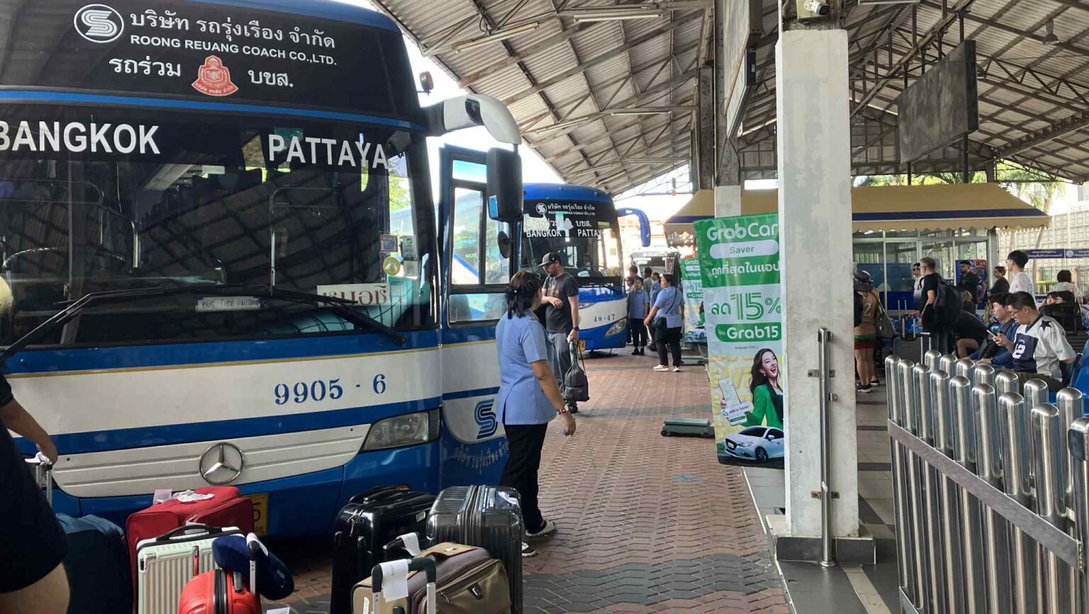 pattaya to suvarnabhumi airport bus boarding luggage north pattaya terminal