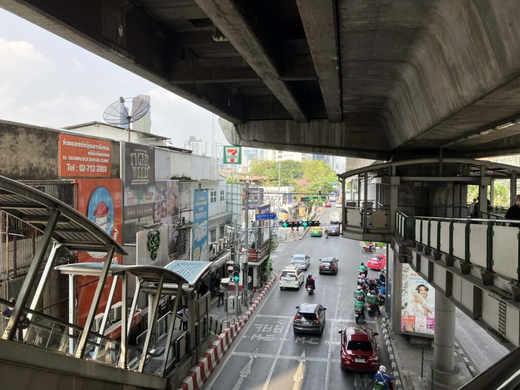 Road view from BTS Ekkamai Station toward Ekkamai Bus Terminal