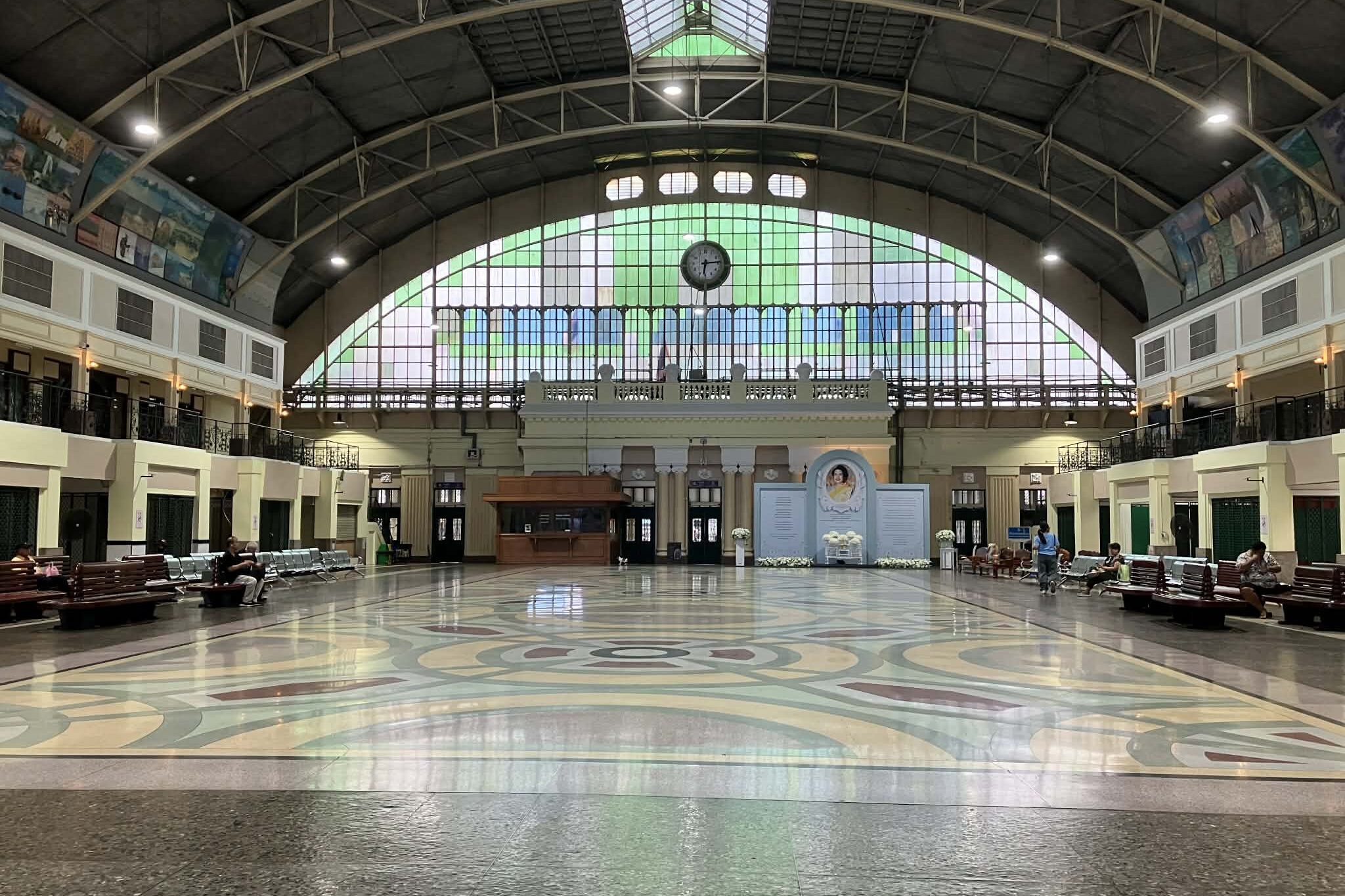 Main hall inside Hua Lamphong Station in Bangkok